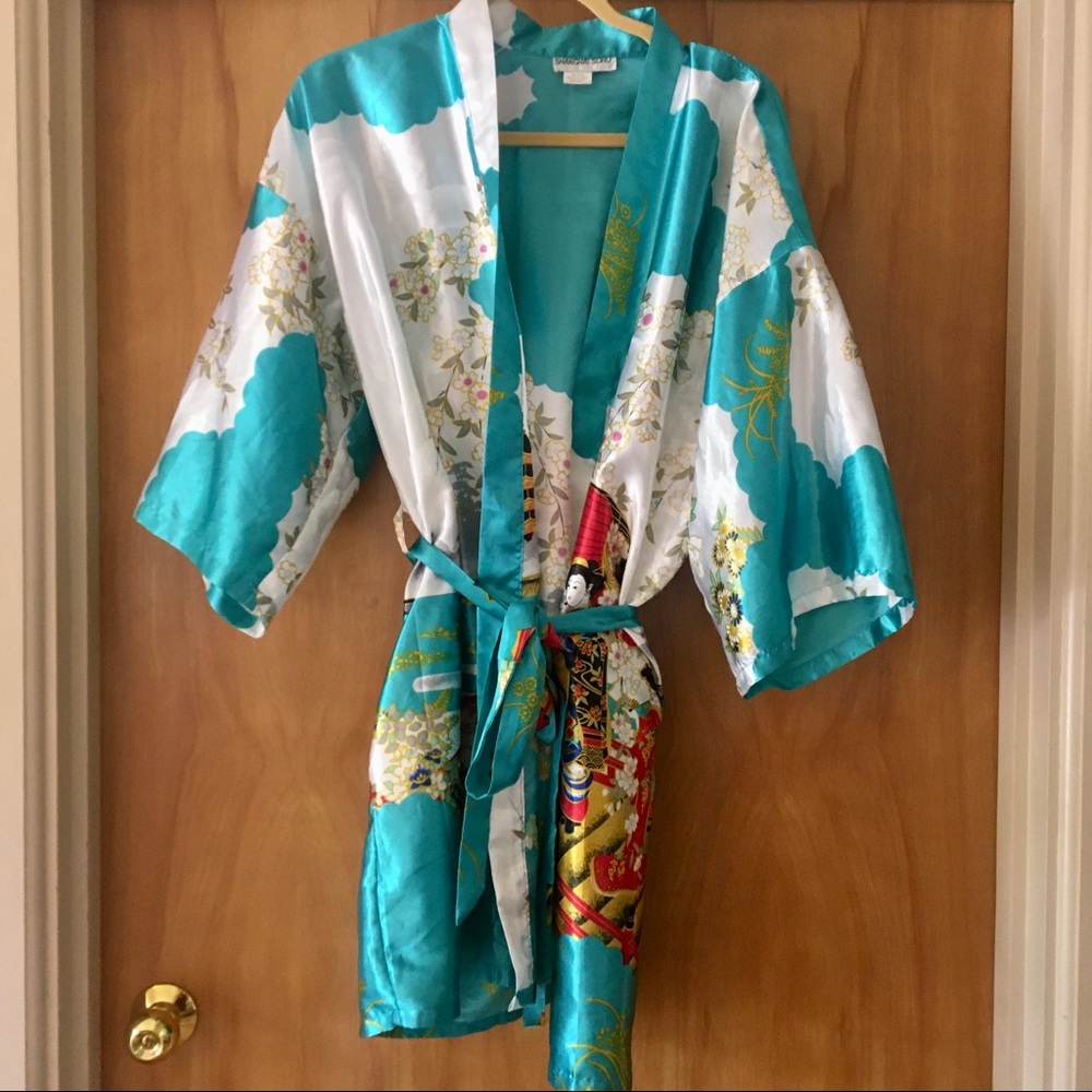 Silky Asian Style Robe - Picture 5 of 8